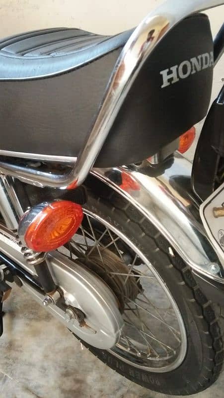 Honda= 125 2019 B bio matic majood hai 16