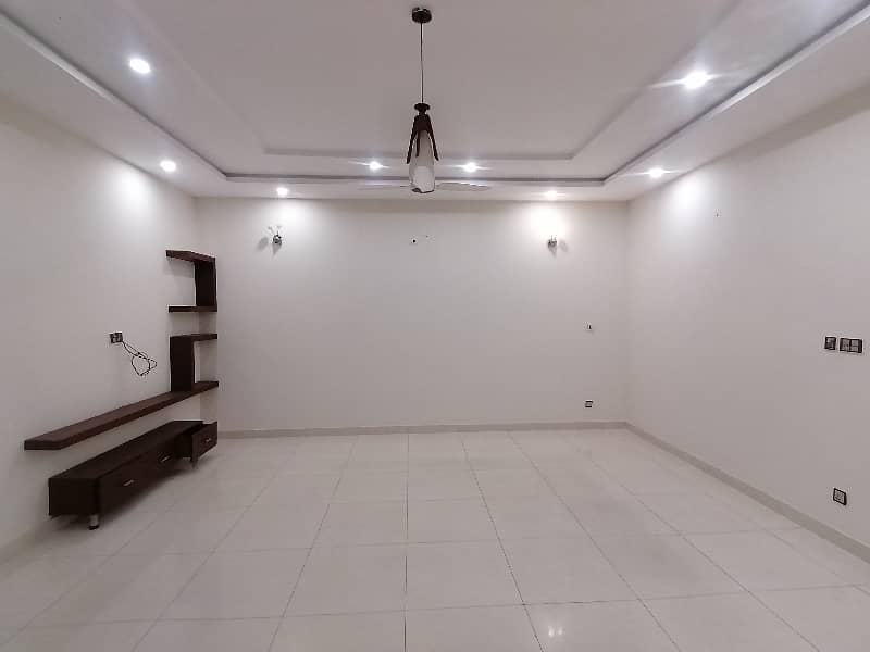 Premium Corner 10 Marla House Is Available For sale In Lahore 12