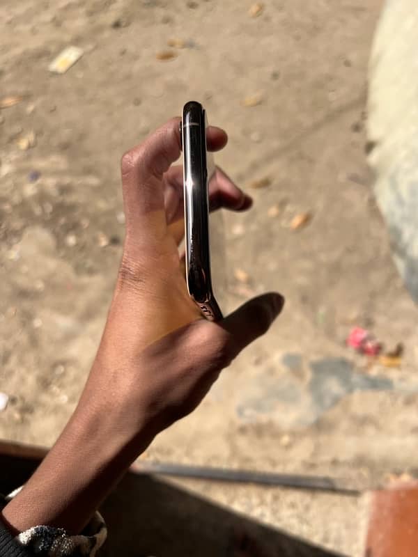 iphone xs max pta approved 4