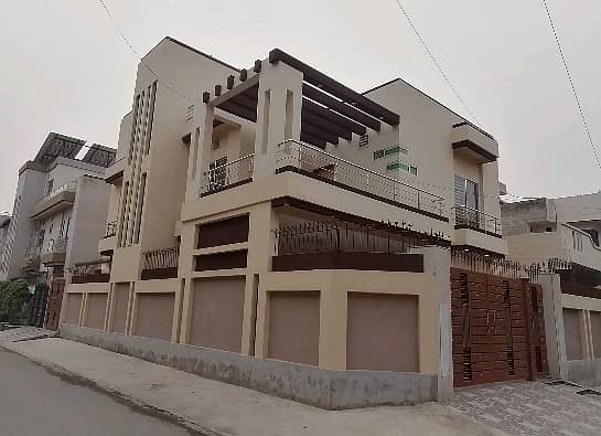 Beautifully Constructed Corner House Is Available For sale In Sabzazar Scheme 0