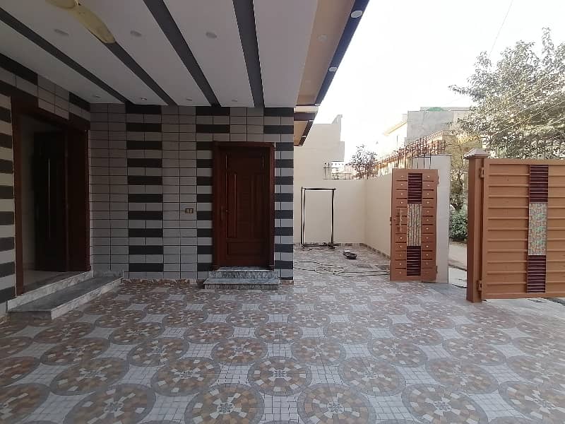 Beautifully Constructed Corner House Is Available For sale In Sabzazar Scheme 41