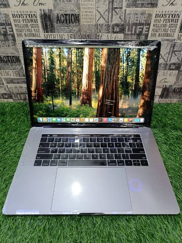 Apple MacBook Pro 1