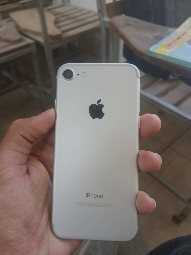 Apple iPhone 7 0