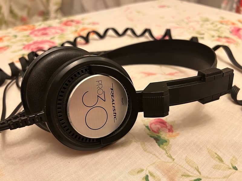 Realistic Headphones 0