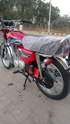 Honda 125 24 model APL brand new fresh condition 03446464638