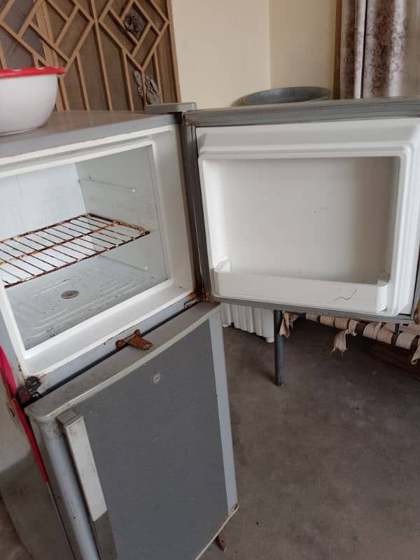 Refrigerator/Frej Dawlance Medium size  for sale 1