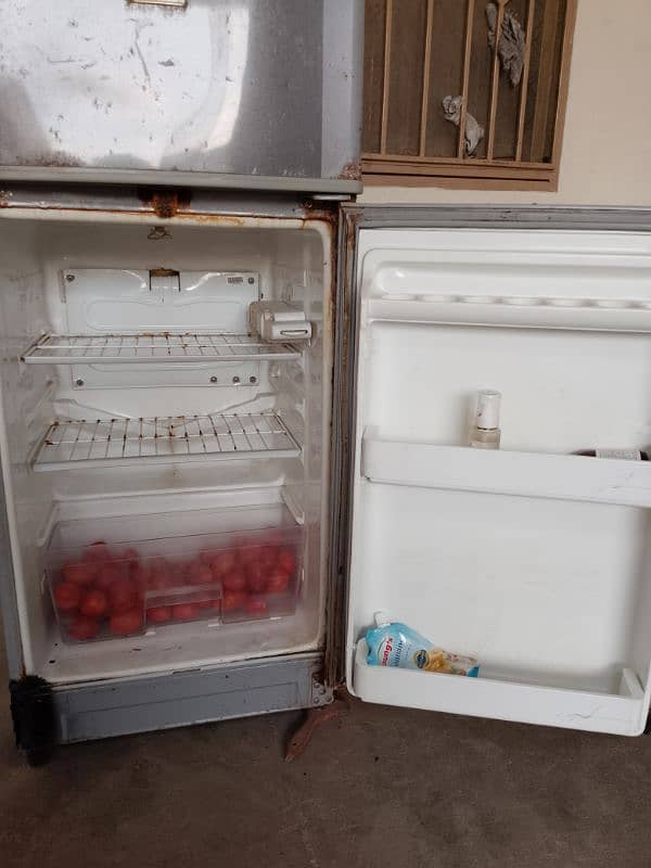 Refrigerator/Frej Dawlance Medium size  for sale 4