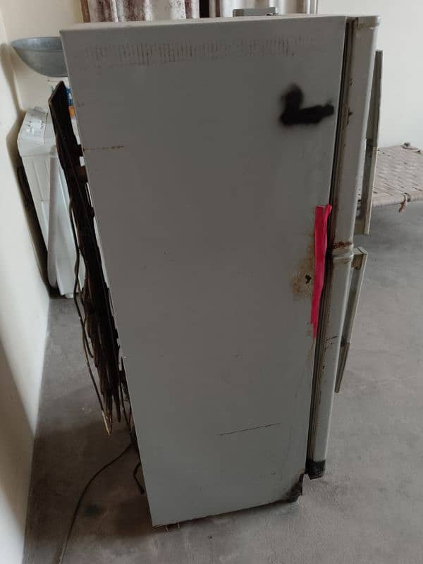 Refrigerator/Frej Dawlance Medium size  for sale 5