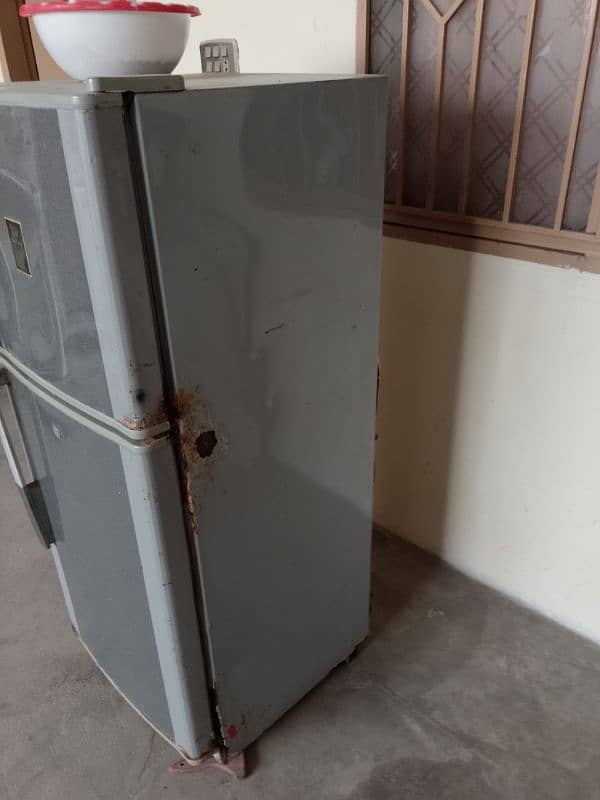 Refrigerator/Frej Dawlance Medium size  for sale 6