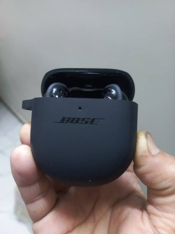 Bose QuietComfort Ultra Wireless Noise Cancelling Earbuds (Black) 0