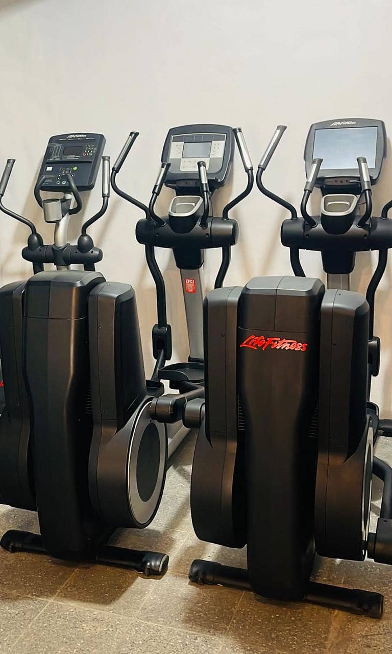 ELLIPTICALS\TREADILLS LIFEFITNESS|USA IMPORT\COMMERCIAL\GYM MACHINES 7