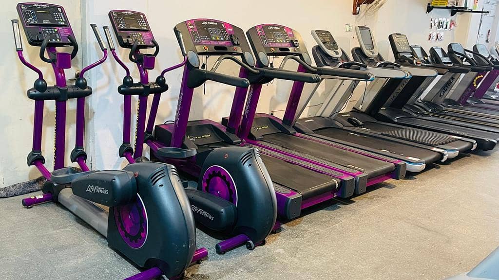 ELLIPTICALS\TREADILLS LIFEFITNESS|USA IMPORT\COMMERCIAL\GYM MACHINES 12