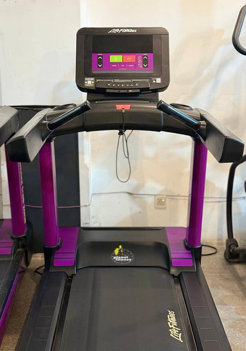 ELLIPTICALS\TREADILLS LIFEFITNESS|USA IMPORT\COMMERCIAL\GYM MACHINES 14