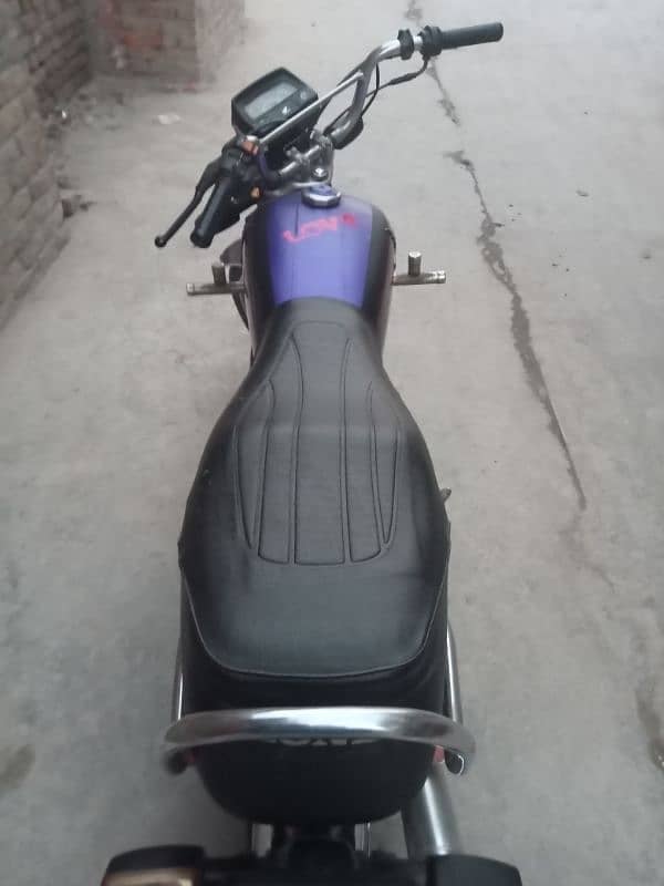 Honda cd 7o good condition 10/10 22 Model November ka month nikli h 0