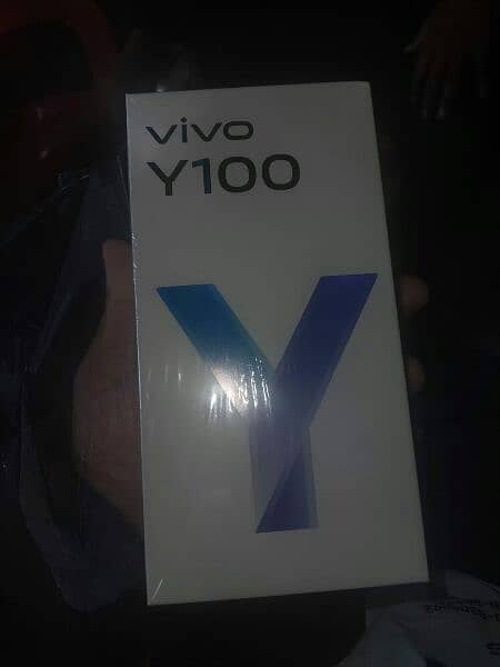 Vivo y100 1