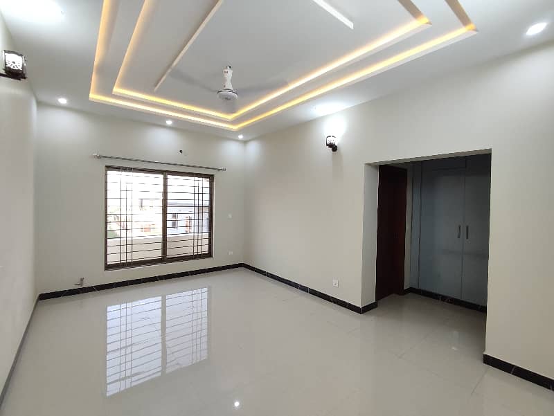 Upper portion for rent in G15 size 1 Kanal water gas electricity All facilities separate gas electricity meters Near to markaz masjid park Best location More Five options available 4