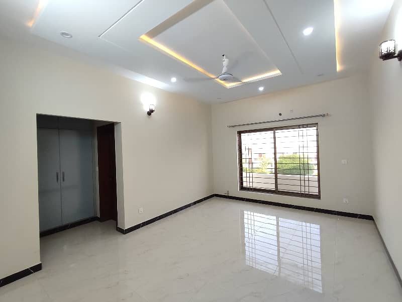 Upper portion for rent in G15 size 1 Kanal water gas electricity All facilities separate gas electricity meters Near to markaz masjid park Best location More Five options available 5