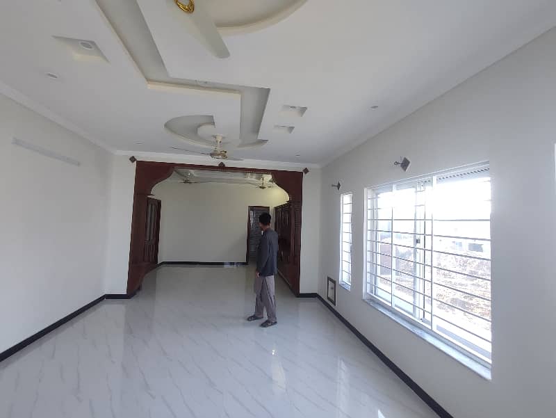 Upper portion for rent in G-16 water gas electricity All facilities near to markaz masjid park Best location More Five options available 3