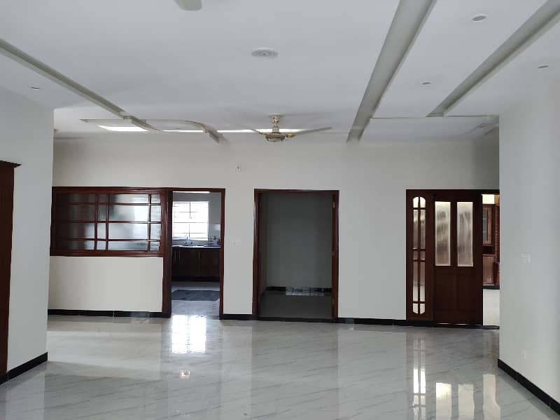 Upper portion for rent in G-16 water gas electricity All facilities near to markaz masjid park Best location More Five options available 7