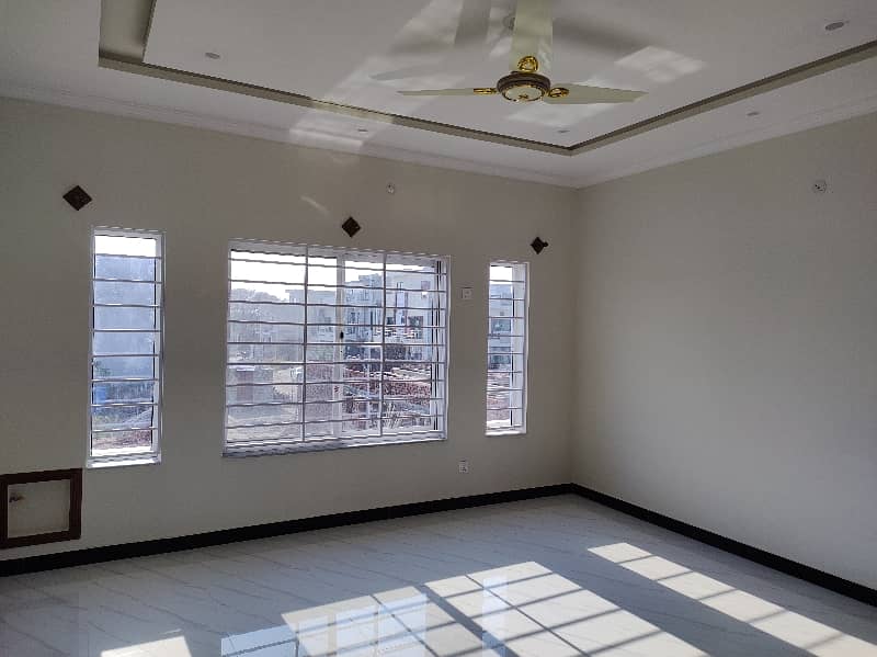 Upper portion for rent in G-16 water gas electricity All facilities near to markaz masjid park Best location More Five options available 10