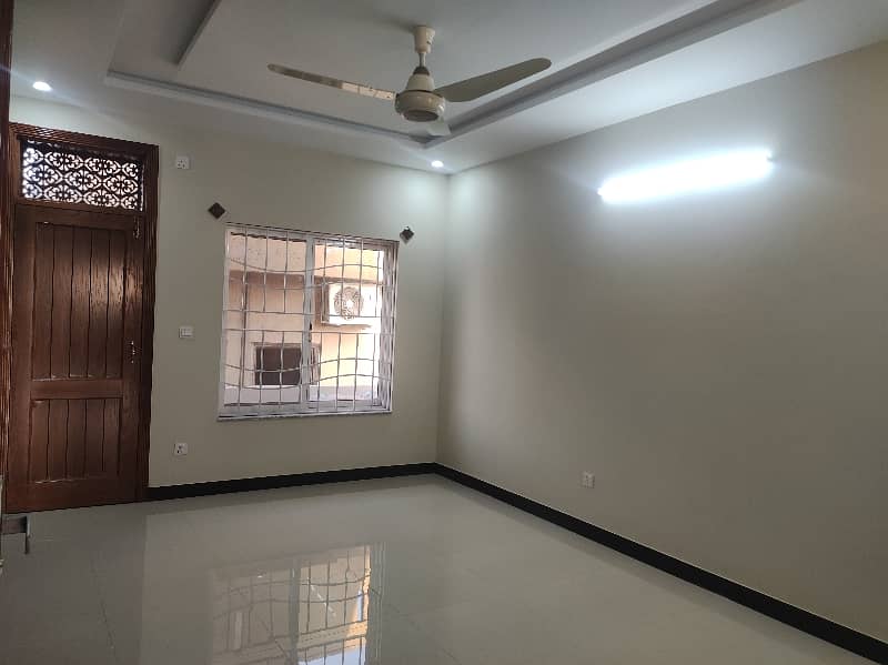 House For Sale in G15 sector Islamabad Size 7 Marla (30*60) Solar installed, Gas Electricity meters available Near to markaz masjid park Best Location More Ten options available Old & New House available 11