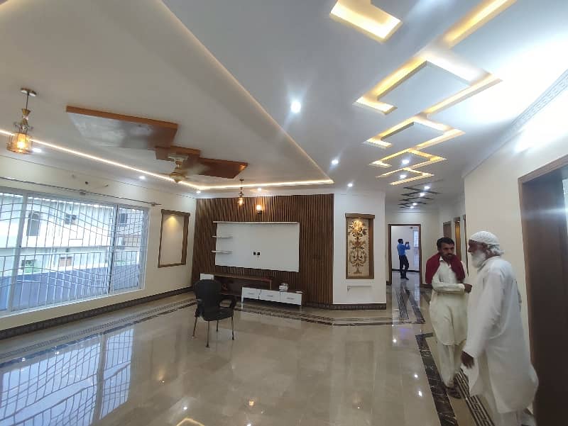 House for rent in F15 double story water bore working Two electricity meters two gas meter near to markaz mini market masjid park Best location More Five options available 1