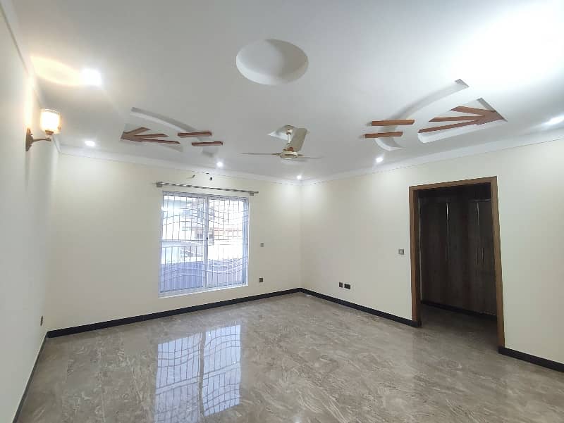 House for rent in F15 double story water bore working Two electricity meters two gas meter near to markaz mini market masjid park Best location More Five options available 6