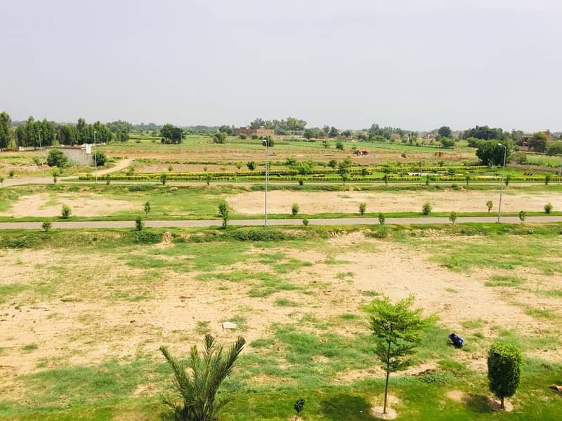 Beautiful Green Land Facing On 150ft Road Plot 3