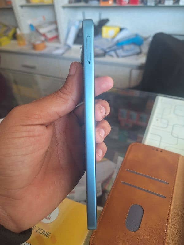 I m selling my phone honor 90 Lite Which I brought from South Africa. 5