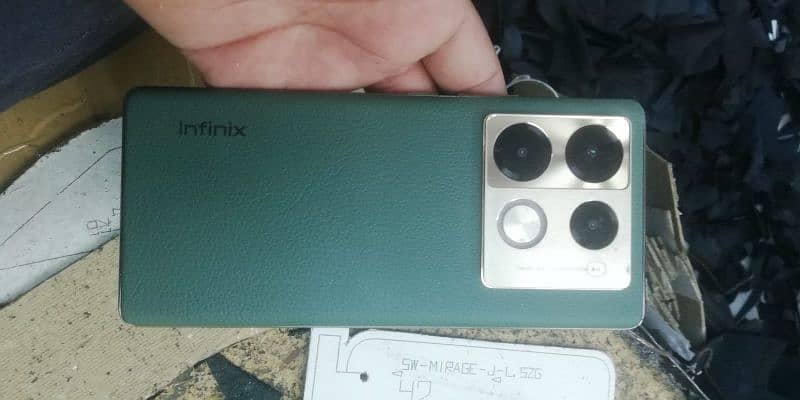 Infinix Note 40 Pro wireless charger 4