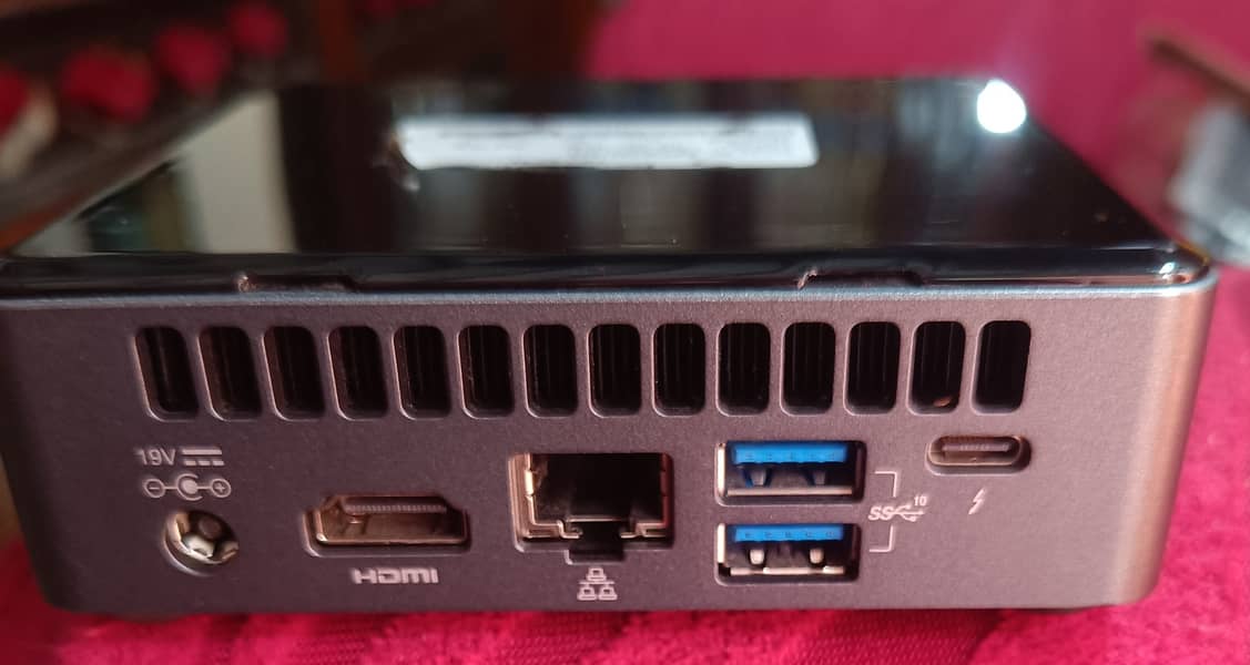 Mini pc Model. NUC10i3FNK 5