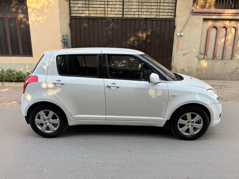 Suzuki Swift DLX 1.3 Navigation 2019 5