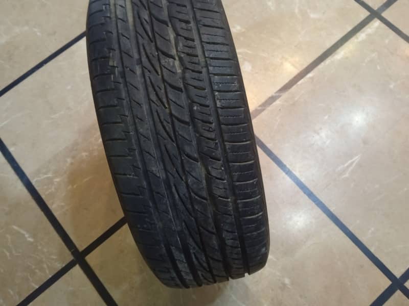 Vezel car  Tyre 1