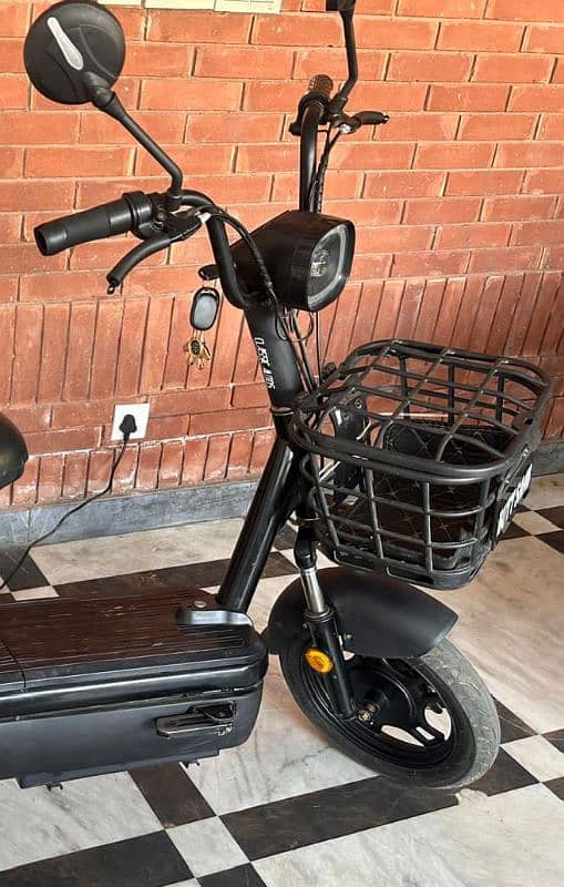 electric scooty brand new 8