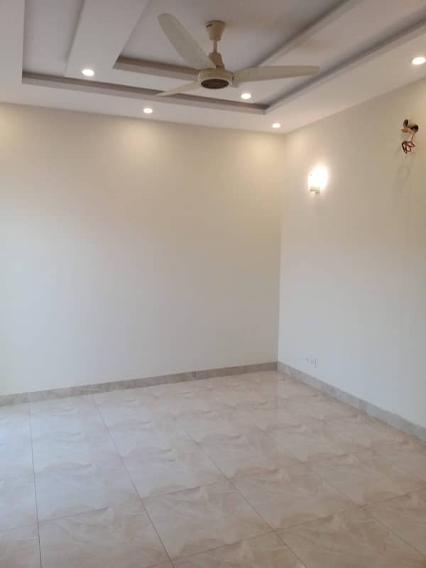 Modern 5 Marla For Sale In Woods Block Paragon City Lahore 8