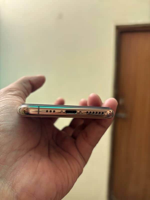 iphone xs golden colour 64gb factory unlock non pta 4