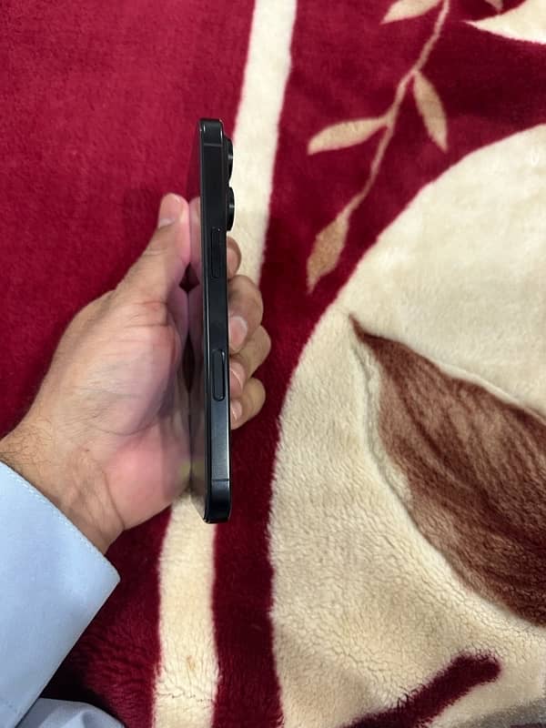 Iphone 16 Pro ( Non PTA ) 10