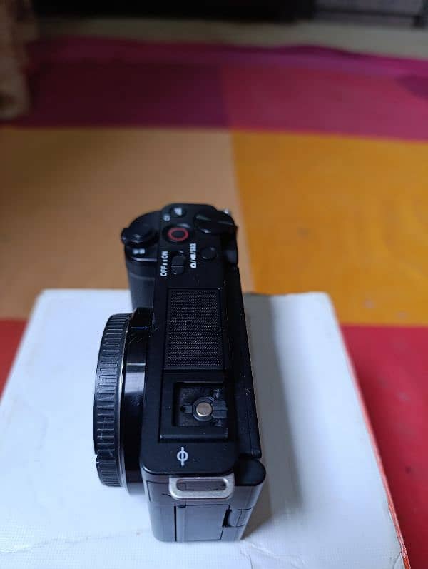 sony Zv-E10 with 16-50 lens plus 64gb SanDisk original card. 4k camera 2