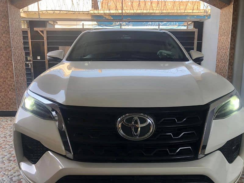 Toyota Fortuner Legender 2021 0