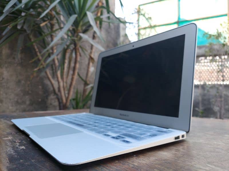 MacBook Air ( 11-inch, Mid 2012) 0