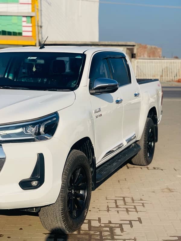 Toyota Hilux 2021 3