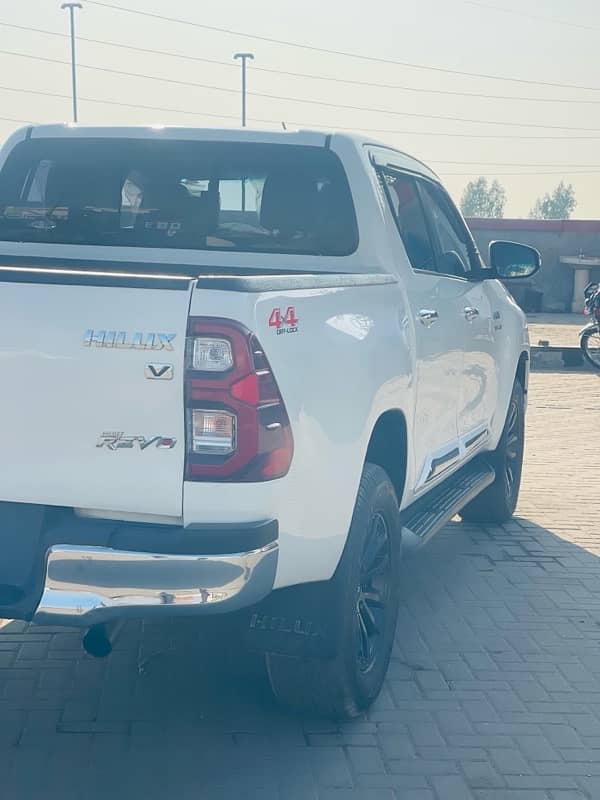 Toyota Hilux 2021 4