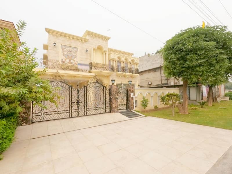 1 Kanal House Is Available For sale 4