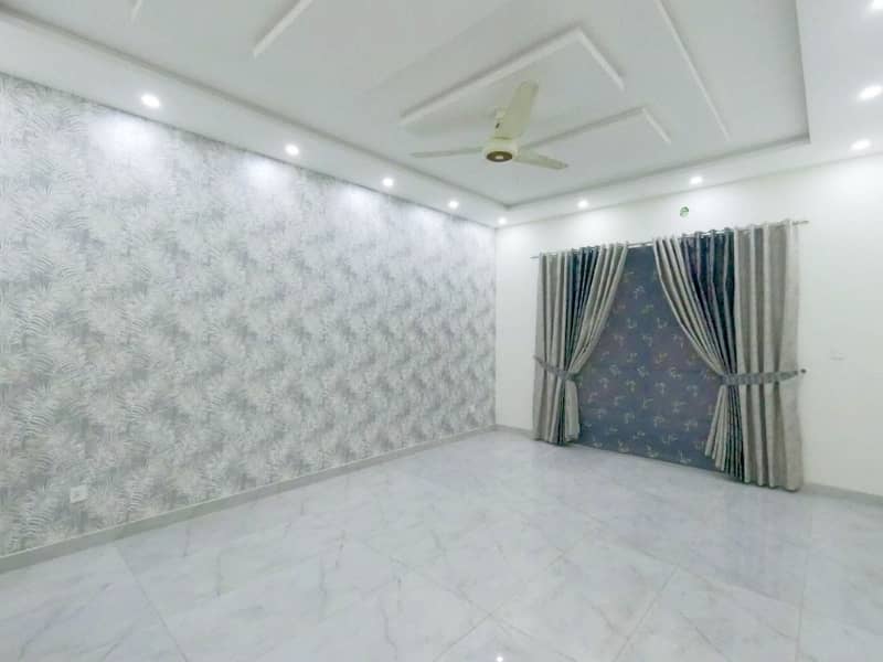 1 Kanal House Is Available For sale 23