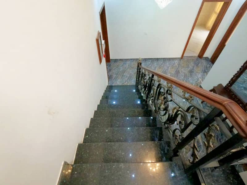 1 Kanal House Is Available For sale 48