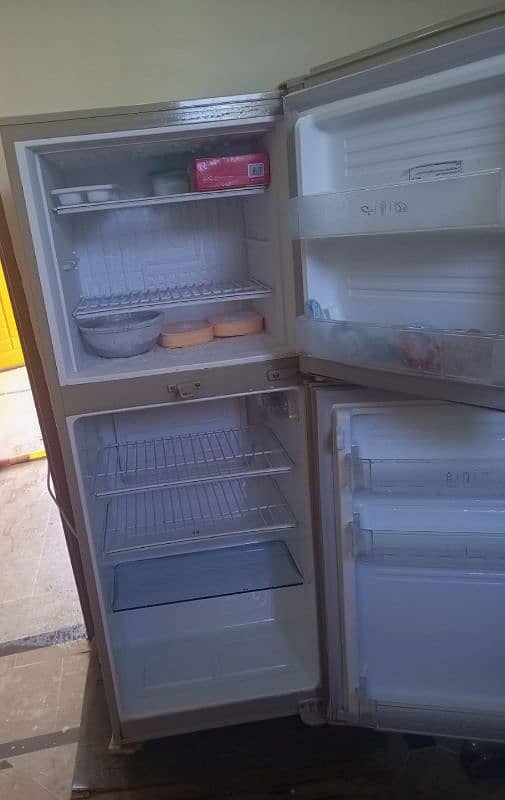 29000 fridge 10. /10 condition 1