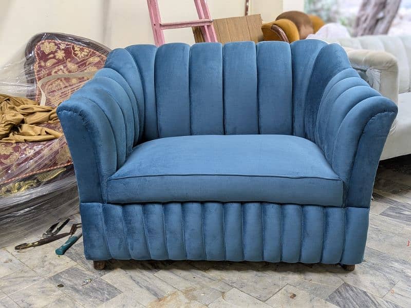 2 Seater Elegant Sofa in Blue Velvet. 5