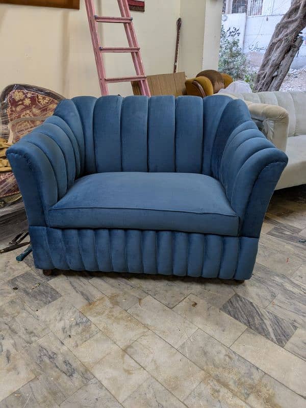 2 Seater Elegant Sofa in Blue Velvet. 6