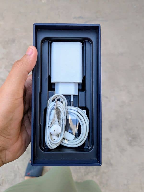 Vivo v20 in mint condition 7