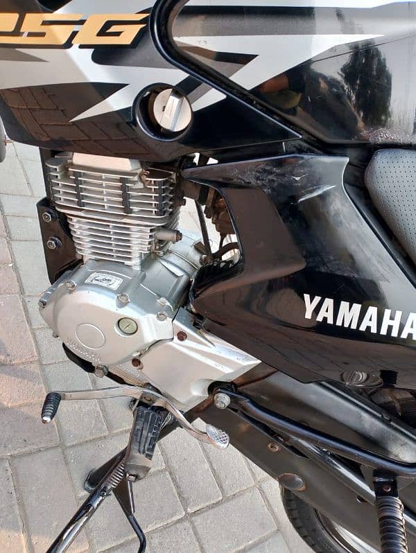 YAMAHA YBR G JAPANESE WHITH GOLDEN NUMBER 3